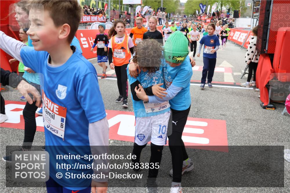 25.04.2026 - Das Zehntel Strokosch-Dieckow http://msf.ph/oto/9583835 25.04.2026 10:58:38 Ziel 5135, 5223, 5354, 5430, 5677, 5806, 5815, 5832, 6181, 6335, 6338, 6418, 6440, 6625, 6747, 6867, 6888, 6899, 6904, 7007, 7261, 7413, 8014, 8016, 5135, 5223, 5354, 5430, 5677, 5806, 5815, 5832, 6181, 6335, 6338, 6418, 6440, 6625, 6747, 6867, 6888, 6899, 6904, 7007, 7261, 7413, 8014, 8016 meine-sportfotos.de