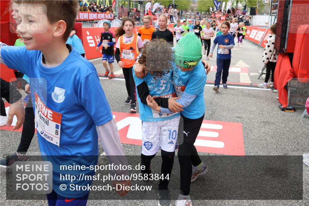 25.04.2026 - Das Zehntel Strokosch-Dieckow http://msf.ph/oto/9583844 25.04.2026 10:58:38 Ziel 5135, 5223, 5354, 5430, 5677, 5806, 5815, 5832, 6181, 6335, 6338, 6418, 6440, 6625, 6747, 6867, 6888, 6899, 6904, 7007, 7261, 7413, 8014, 8016, 5135, 5223, 5354, 5430, 5677, 5806, 5815, 5832, 6181, 6335, 6338, 6418, 6440, 6625, 6747, 6867, 6888, 6899, 6904, 7007, 7261, 7413, 8014, 8016 meine-sportfotos.de