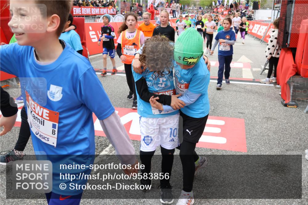 25.04.2026 - Das Zehntel Strokosch-Dieckow http://msf.ph/oto/9583856 25.04.2026 10:58:38 Ziel 5135, 5223, 5354, 5430, 5677, 5806, 5815, 5832, 6181, 6335, 6338, 6418, 6440, 6625, 6747, 6867, 6888, 6899, 6904, 7007, 7261, 7413, 8014, 8016, 5135, 5223, 5354, 5430, 5677, 5806, 5815, 5832, 6181, 6335, 6338, 6418, 6440, 6625, 6747, 6867, 6888, 6899, 6904, 7007, 7261, 7413, 8014, 8016 meine-sportfotos.de