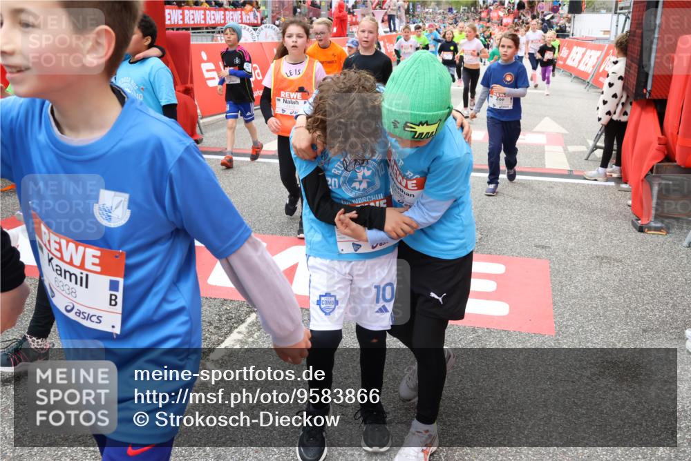 25.04.2026 - Das Zehntel Strokosch-Dieckow http://msf.ph/oto/9583866 25.04.2026 10:58:38 Ziel 5135, 5223, 5354, 5430, 5677, 5806, 5815, 5832, 6181, 6335, 6338, 6418, 6440, 6625, 6747, 6867, 6888, 6899, 6904, 7007, 7261, 7413, 8014, 8016, 5135, 5223, 5354, 5430, 5677, 5806, 5815, 5832, 6181, 6335, 6338, 6418, 6440, 6625, 6747, 6867, 6888, 6899, 6904, 7007, 7261, 7413, 8014, 8016 meine-sportfotos.de