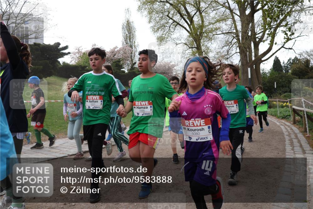 25.04.2026 - Das Zehntel Zöllner http://msf.ph/oto/9583888 25.04.2026 10:43:45 Laufen 5888, 5080, 7803, 6 meine-sportfotos.de