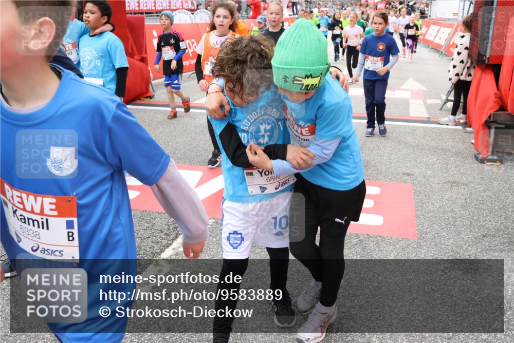 25.04.2026 - Das Zehntel Strokosch-Dieckow http://msf.ph/oto/9583889 25.04.2026 10:58:38 Ziel 5135, 5223, 5354, 5430, 5677, 5806, 5815, 5832, 6181, 6335, 6338, 6418, 6440, 6625, 6747, 6867, 6888, 6899, 6904, 7007, 7261, 7413, 8014, 8016, 5135, 5223, 5354, 5430, 5677, 5806, 5815, 5832, 6181, 6335, 6338, 6418, 6440, 6625, 6747, 6867, 6888, 6899, 6904, 7007, 7261, 7413, 8014, 8016 meine-sportfotos.de