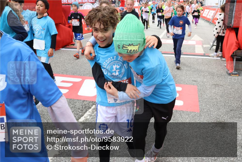 25.04.2026 - Das Zehntel Strokosch-Dieckow http://msf.ph/oto/9583922 25.04.2026 10:58:39 Ziel 5002, 5135, 5223, 5291, 5354, 5472, 5677, 5806, 5832, 6181, 6338, 6418, 6440, 6625, 6634, 6747, 6867, 6888, 6899, 6904, 7007, 7231, 7261, 7413, 8014, 8016, 5002, 5135, 5223, 5291, 5354, 5472, 5677, 5806, 5832, 6181, 6338, 6418, 6440, 6625, 6634, 6747, 6867, 6888, 6899, 6904, 7007, 7231, 7261, 7413, 8014, 8016 meine-sportfotos.de