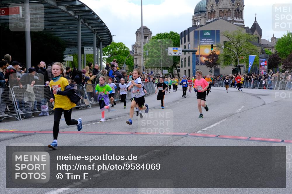 25.04.2026 - Das Zehntel Tim E. http://msf.ph/oto/9584069 25.04.2026 12:53:42 Ziel 10082, 10454, 10460, 10487, 10694, 10704, 10708, 10800, 11026, 11073, 11100, 11336, 11453, 11459, 11729, 11818, 11968, 12001, 12176, 12269, 12434, 12448, 12605, 12682, 12683, 12901 meine-sportfotos.de