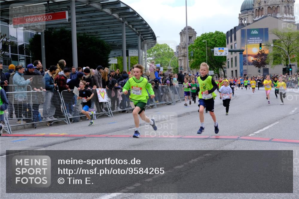 25.04.2026 - Das Zehntel Tim E. http://msf.ph/oto/9584265 25.04.2026 12:53:56 Ziel 10272, 10396, 10481, 10518, 10629, 10637, 10648, 10785, 10797, 10815, 10852, 11205, 11330, 11349, 11709, 11827, 11966, 11984, 11994, 11999, 12173, 12283, 12289, 12458, 12913, 12945, 12989 meine-sportfotos.de