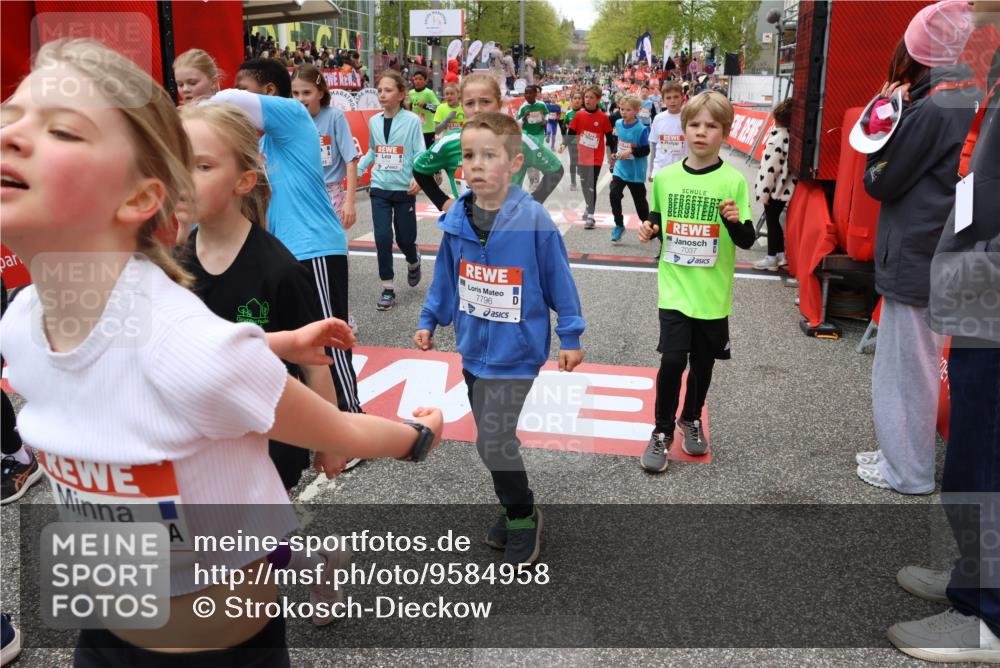 25.04.2026 - Das Zehntel Strokosch-Dieckow http://msf.ph/oto/9584958 25.04.2026 10:58:45 Ziel 5002, 5071, 5223, 5291, 5472, 5535, 5537, 5539, 5554, 5665, 5677, 5816, 6171, 6181, 6411, 6440, 6458, 6614, 6634, 6640, 6715, 6747, 6749, 6947, 7037, 7231, 7242, 7322, 7796, 7895, 7906, 5002, 5071, 5223, 5291, 5472, 5535, 5537, 5539, 5554, 5665, 5677, 5816, 6171, 6181, 6411, 6440, 6458, 6614, 6634, 6640, 6715, 6747, 6749, 6947, 7037, 7231, 7242, 7322, 7796, 7895, 7906 meine-sportfotos.de
