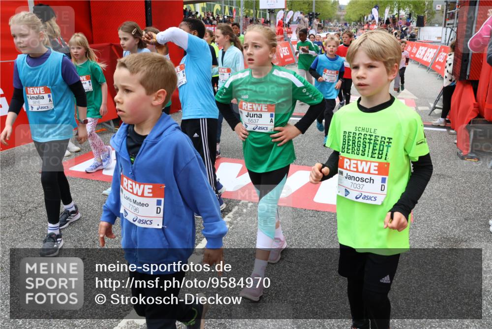 25.04.2026 - Das Zehntel Strokosch-Dieckow http://msf.ph/oto/9584970 25.04.2026 10:58:46 Ziel 5002, 5071, 5291, 5472, 5535, 5537, 5539, 5554, 5665, 5677, 5816, 6171, 6181, 6411, 6440, 6458, 6614, 6634, 6640, 6715, 6747, 6749, 6947, 7037, 7231, 7242, 7322, 7375, 7392, 7694, 7796, 7895, 7906, 5002, 5071, 5291, 5472, 5535, 5537, 5539, 5554, 5665, 5677, 5816, 6171, 6181, 6411, 6440, 6458, 6614, 6634, 6640, 6715, 6747, 6749, 6947, 7037, 7231, 7242, 7322, 7375, 7392, 7694, 7796, 7895, 7906 meine-sportfotos.de