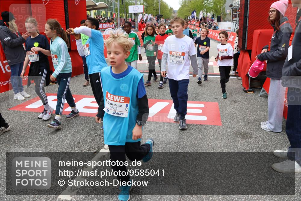 25.04.2026 - Das Zehntel Strokosch-Dieckow http://msf.ph/oto/9585041 25.04.2026 10:58:47 Ziel 5002, 5071, 5291, 5372, 5472, 5535, 5537, 5539, 5543, 5554, 5665, 5816, 6171, 6411, 6458, 6614, 6634, 6640, 6715, 6749, 6947, 7037, 7231, 7242, 7322, 7375, 7392, 7694, 7796, 7895, 7906, 8005, 5002, 5071, 5291, 5372, 5472, 5535, 5537, 5539, 5543, 5554, 5665, 5816, 6171, 6411, 6458, 6614, 6634, 6640, 6715, 6749, 6947, 7037, 7231, 7242, 7322, 7375, 7392, 7694, 7796, 7895, 7906, 8005 meine-sportfotos.de