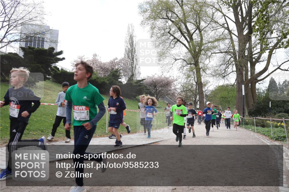 25.04.2026 - Das Zehntel Zöllner http://msf.ph/oto/9585233 25.04.2026 12:41:25 Laufen 10637 meine-sportfotos.de