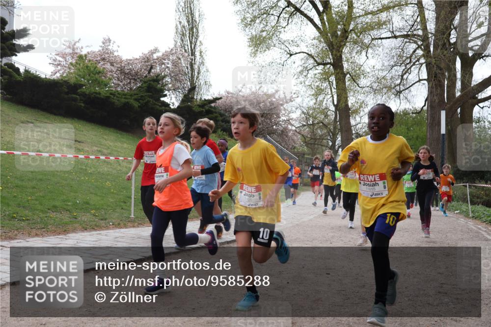 25.04.2026 - Das Zehntel Zöllner http://msf.ph/oto/9585288 25.04.2026 12:41:45 Laufen 10, 11815, 10 meine-sportfotos.de