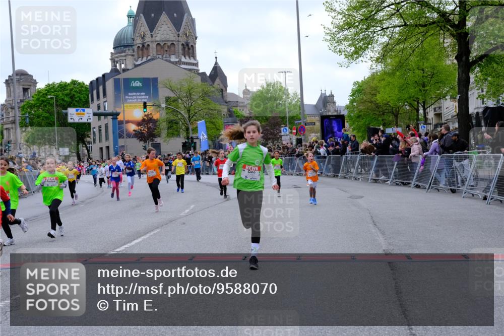 25.04.2026 - Das Zehntel Tim E. http://msf.ph/oto/9588070 25.04.2026 13:00:41 Ziel 10058, 10108, 10110, 10242, 10441, 10491, 10492, 10563, 10599, 10713, 10714, 10762, 10765, 10919, 10929, 11798, 11817, 12110, 12183, 12335, 12340, 12369, 12454, 12612, 12634, 12694, 12704, 12767, 12769, 12996 meine-sportfotos.de