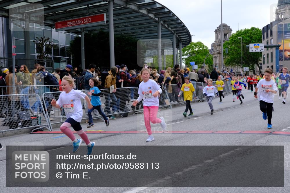 25.04.2026 - Das Zehntel Tim E. http://msf.ph/oto/9588113 25.04.2026 13:00:51 Ziel 10108, 10110, 10127, 10277, 10450, 10458, 10545, 10578, 10626, 10628, 10733, 10739, 10884, 10929, 11219, 11305, 11311, 11381, 11587, 11775, 11798, 11817, 11880, 11929, 12230, 12236, 12280, 12440, 12451, 12494, 12619, 12967 meine-sportfotos.de
