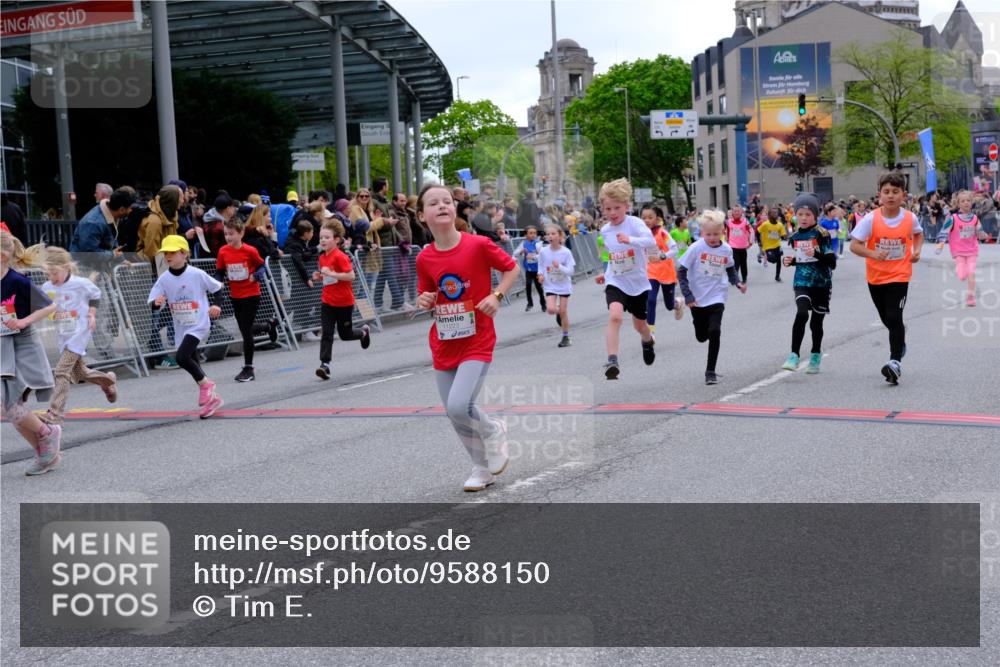 25.04.2026 - Das Zehntel Tim E. http://msf.ph/oto/9588150 25.04.2026 13:01:04 Ziel 10329, 10330, 10442, 10676, 10749, 10908, 10941, 10956, 11109, 11212, 11223, 11228, 11237, 11295, 11297, 11301, 11386, 11389, 11419, 11557, 11622, 11631, 11688, 11789, 11811, 11878, 11887, 11898, 11899, 12364, 12372, 12486, 12532, 12620, 12698, 12727, 12879, 12889, 12934, 12939, 12973 meine-sportfotos.de