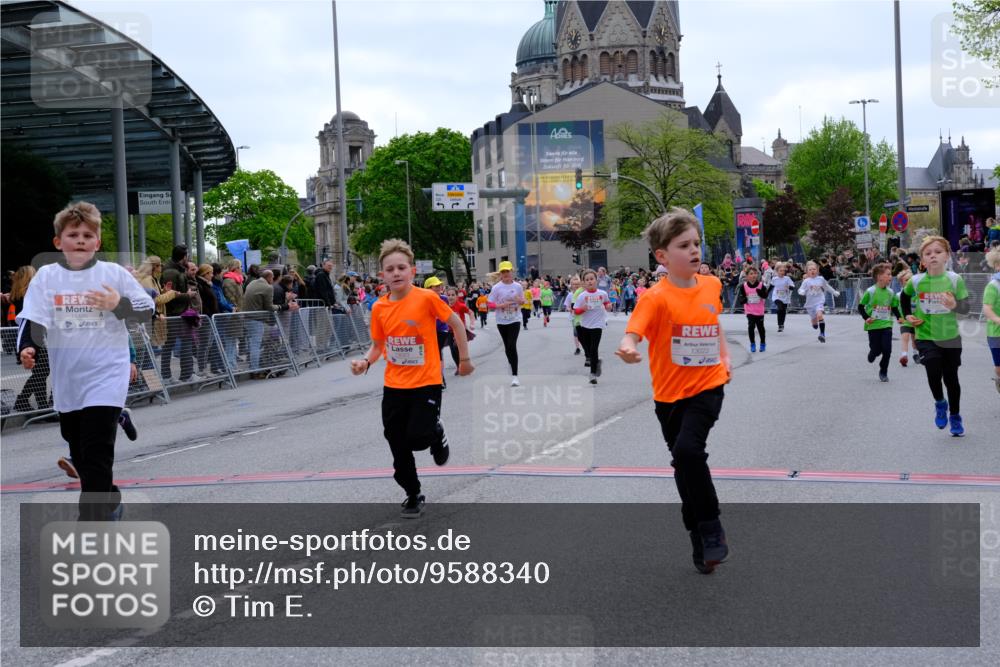 25.04.2026 - Das Zehntel Tim E. http://msf.ph/oto/9588340 25.04.2026 13:02:00 Ziel 10182, 10204, 10318, 10924, 10939, 11112, 11191, 11195, 11218, 11239, 11321, 11385, 11391, 11413, 11414, 11416, 11485, 11529, 11532, 11595, 11602, 11621, 11630, 12062, 12063, 12069, 12074, 12085, 12332, 12488, 12533, 12702, 12910, 12914, 13022, 13023 meine-sportfotos.de