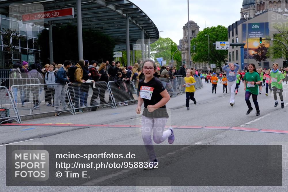 25.04.2026 - Das Zehntel Tim E. http://msf.ph/oto/9588362 25.04.2026 13:02:07 Ziel 10063, 10073, 10647, 10664, 10697, 10740, 10758, 10759, 10924, 10939, 11112, 11218, 11321, 11335, 11385, 11391, 11413, 11414, 11416, 11529, 11594, 11797, 12062, 12063, 12069, 12074, 12085, 12185, 12333, 12334, 12339, 12358, 12488, 12508, 12910, 12914 meine-sportfotos.de
