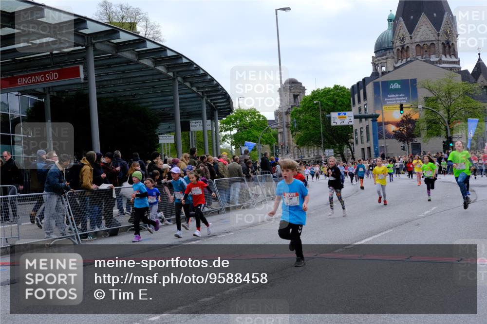 25.04.2026 - Das Zehntel Tim E. http://msf.ph/oto/9588458 25.04.2026 13:02:33 Ziel 10046, 10050, 10206, 10325, 10435, 10834, 10839, 10934, 10970, 11289, 11437, 11558, 11577, 11588, 11725, 12132, 12265, 12286, 12296, 12475, 12503, 12521, 12656, 12659, 12705, 12760, 12787, 12792, 12855, 12864, 12875 meine-sportfotos.de