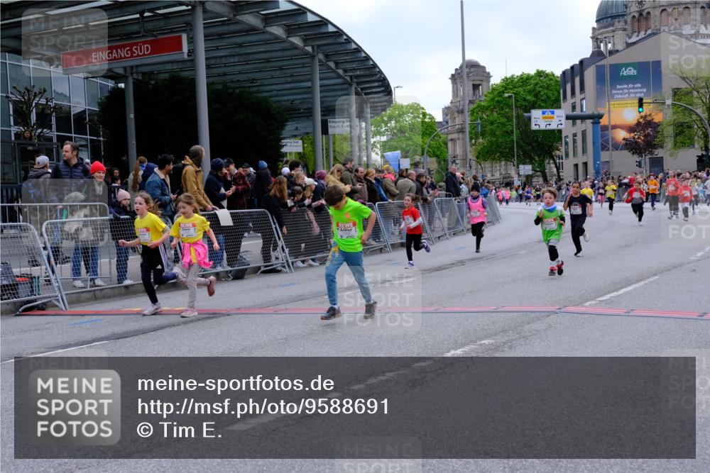 25.04.2026 - Das Zehntel Tim E. http://msf.ph/oto/9588691 25.04.2026 13:03:50 Ziel 10061, 10445, 10552, 10650, 10652, 10658, 10903, 10904, 10922, 10962, 10963, 11054, 11276, 11582, 11803, 11808, 12057, 12245, 12253, 12569, 13000, 13003 meine-sportfotos.de