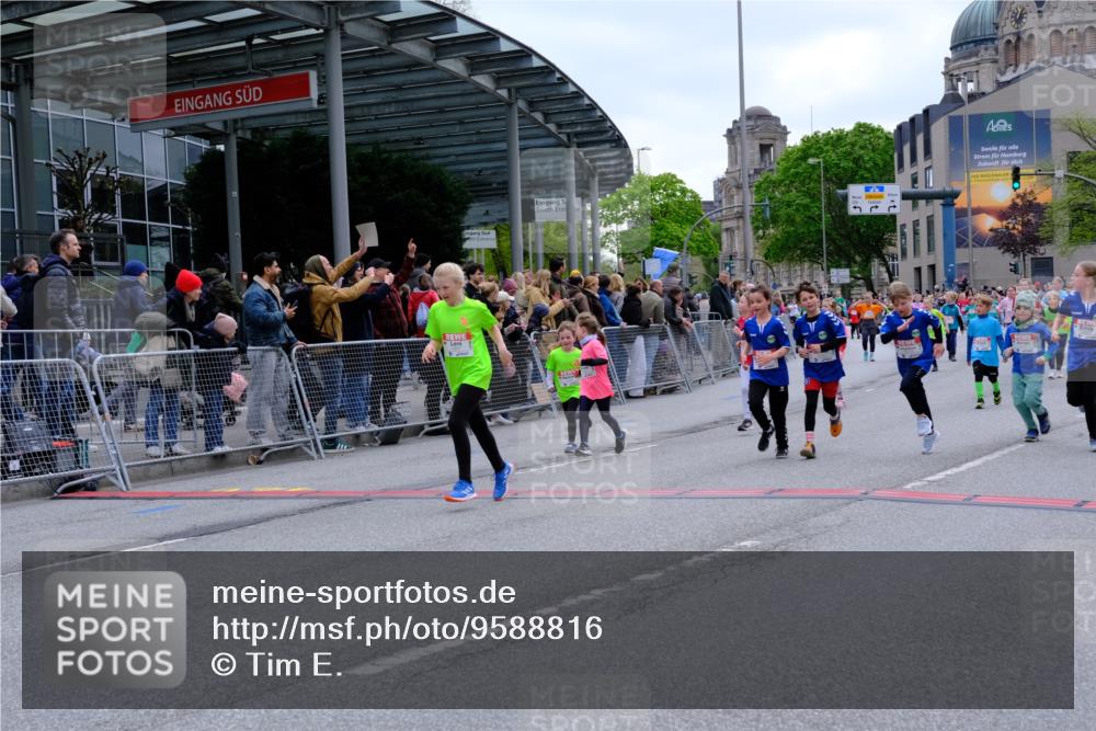 25.04.2026 - Das Zehntel Tim E. http://msf.ph/oto/9588816 25.04.2026 13:04:39 Ziel 10048, 10060, 10064, 10084, 10111, 10113, 10117, 10120, 10324, 10382, 10402, 10447, 10779, 11199, 11366, 11410, 11455, 11537, 11591, 11598, 11618, 12501, 12551, 12553, 12562, 12637 meine-sportfotos.de