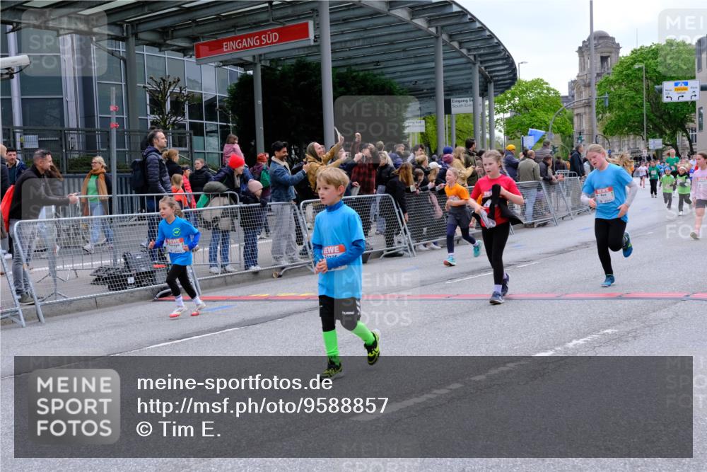 25.04.2026 - Das Zehntel Tim E. http://msf.ph/oto/9588857 25.04.2026 13:04:49 Ziel 10064, 10324, 10334, 10723, 10724, 10726, 10757, 10769, 10779, 11186, 11288, 11435, 11450, 12027, 12186, 12215, 12384, 12385, 12501, 12513, 12541, 12583, 12836 meine-sportfotos.de