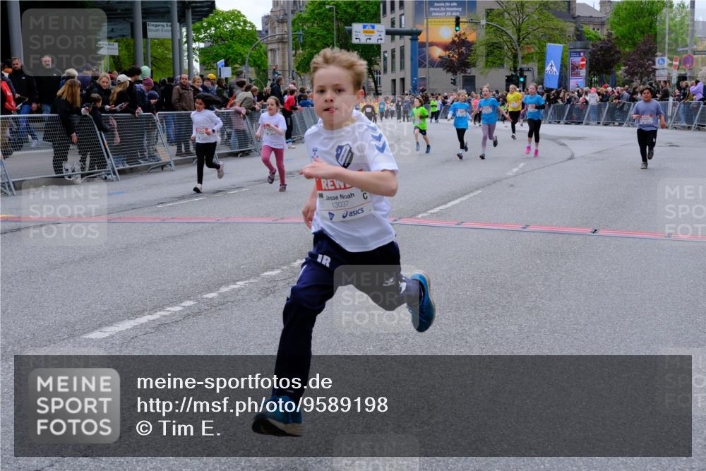 25.04.2026 - Das Zehntel Tim E. http://msf.ph/oto/9589198 25.04.2026 13:05:58 Ziel 10293, 10294, 10667, 10989, 10998, 11392, 11409, 11462, 11871, 12321, 12476, 12481, 12489, 12490, 12526, 12992, 13037 meine-sportfotos.de
