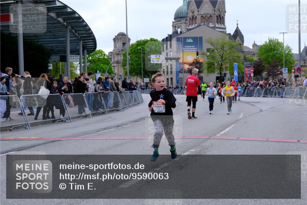25.04.2026 - Das Zehntel Tim E. http://msf.ph/oto/9590063 25.04.2026 13:09:03 Ziel 10049, 10690, 10698, 10721, 11693, 12825 meine-sportfotos.de