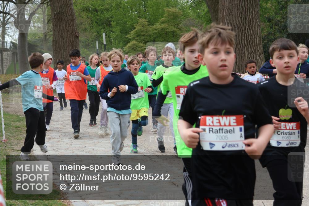 25.04.2026 - Das Zehntel Zöllner http://msf.ph/oto/9595242 25.04.2026 10:41:38 Laufen 7005, 6989 meine-sportfotos.de