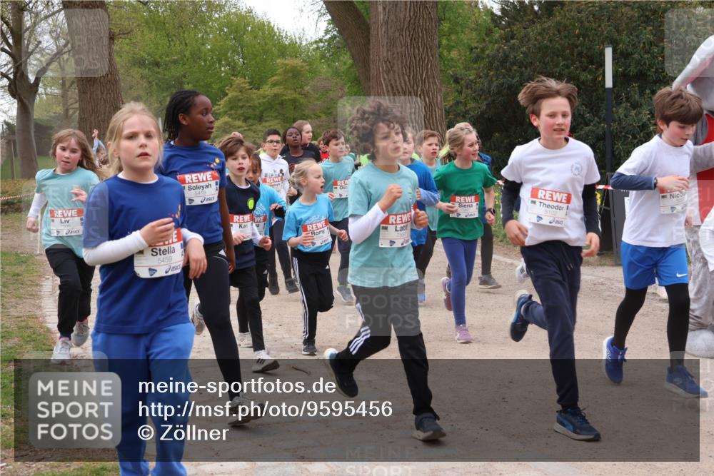 25.04.2026 - Das Zehntel Zöllner http://msf.ph/oto/9595456 25.04.2026 10:42:27 Laufen 7506, 5459, 5418, 5102 meine-sportfotos.de