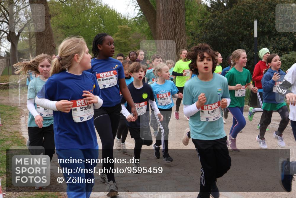 25.04.2026 - Das Zehntel Zöllner http://msf.ph/oto/9595459 25.04.2026 10:42:27 Laufen 5418, 7506, 5459, 7557 meine-sportfotos.de