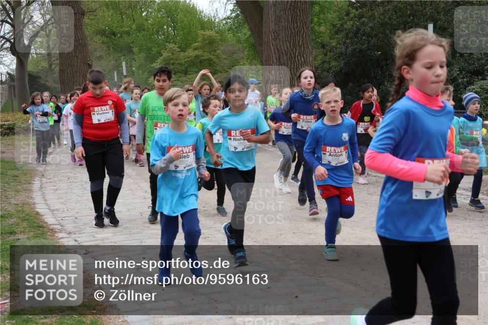 25.04.2026 - Das Zehntel Zöllner http://msf.ph/oto/9596163 25.04.2026 10:44:44 Laufen 6110, 6824, 6825 meine-sportfotos.de