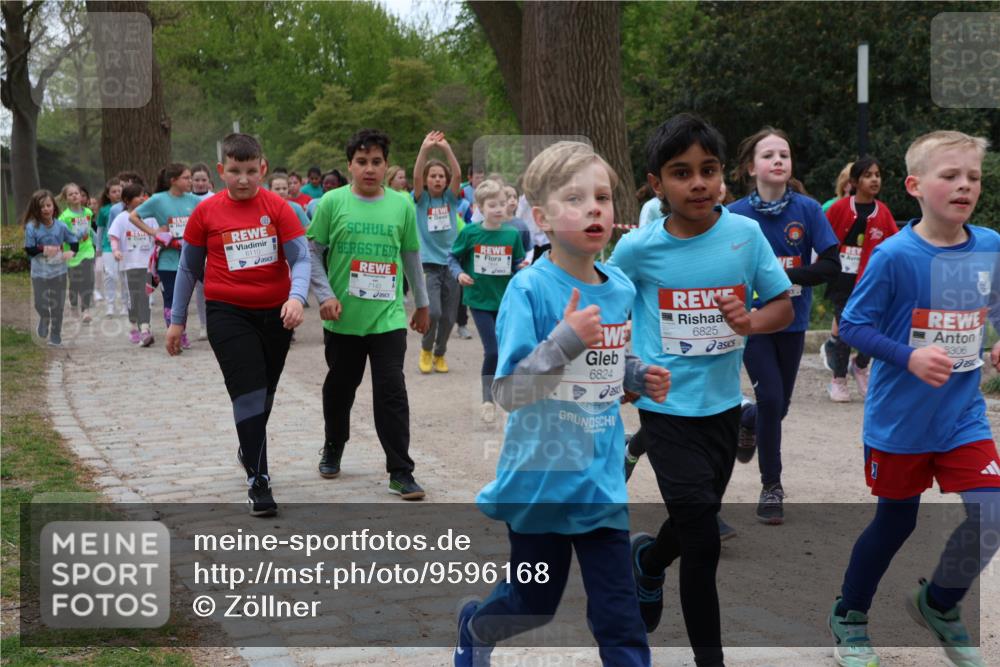 25.04.2026 - Das Zehntel Zöllner http://msf.ph/oto/9596168 25.04.2026 10:44:45 Laufen 6110, 7143, 6824, 6825, 3306 meine-sportfotos.de