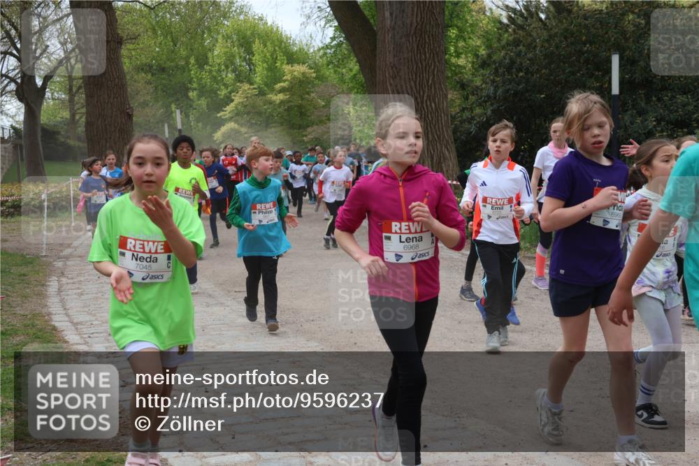 25.04.2026 - Das Zehntel Zöllner http://msf.ph/oto/9596237 25.04.2026 10:44:57 Laufen 7045, 6968, 6969, 16 meine-sportfotos.de