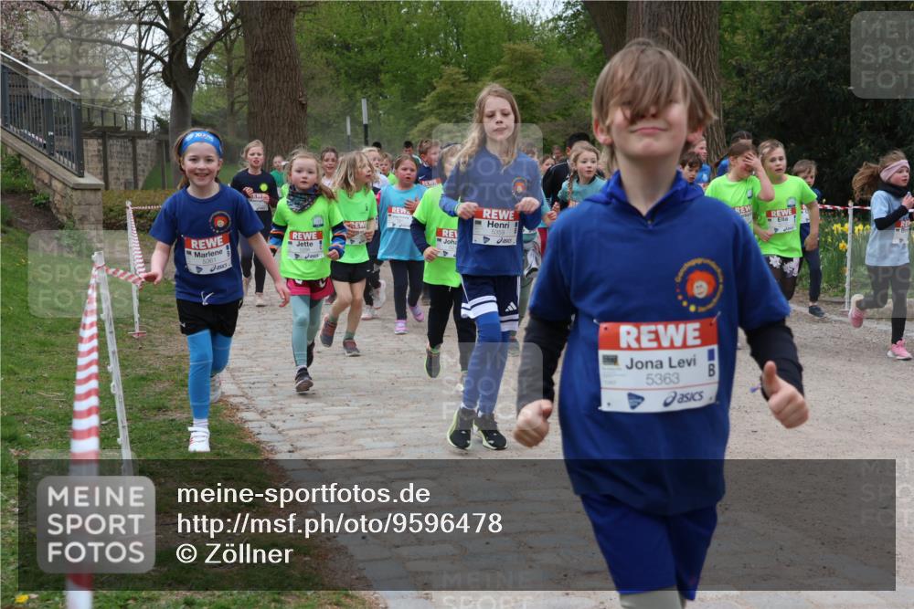 25.04.2026 - Das Zehntel Zöllner http://msf.ph/oto/9596478 25.04.2026 10:45:44 Laufen 5359, 5363, 18 meine-sportfotos.de