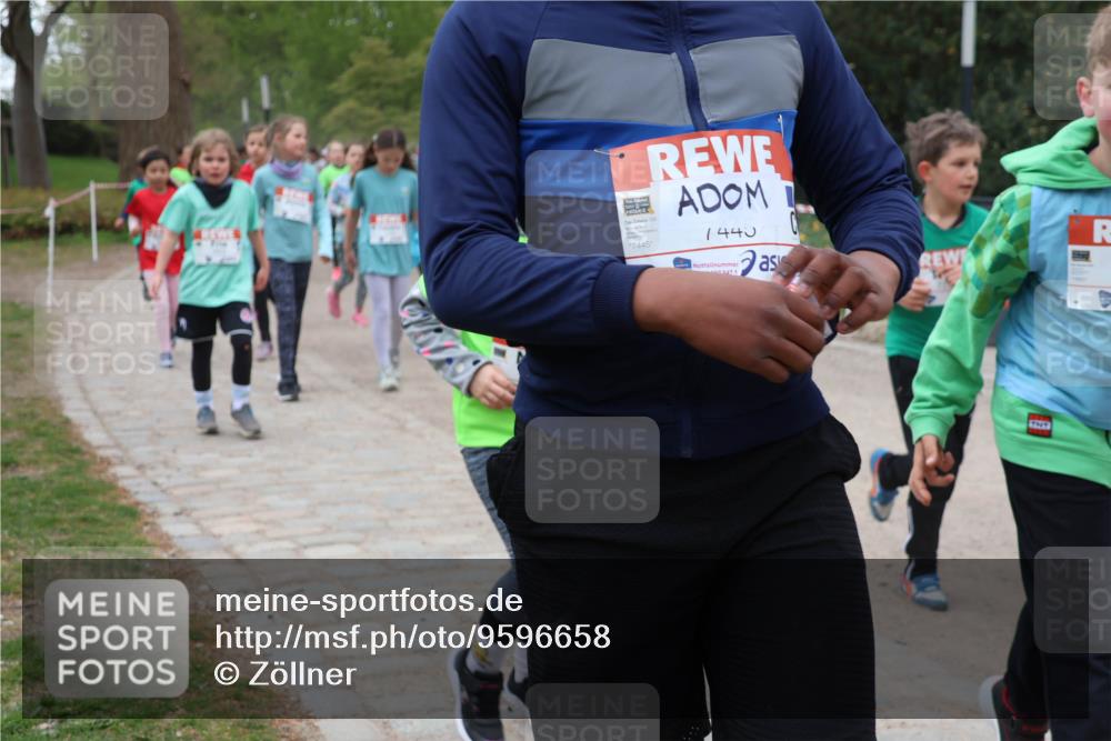 25.04.2026 - Das Zehntel Zöllner http://msf.ph/oto/9596658 25.04.2026 10:46:19 Laufen 7445, 7440, 5471 meine-sportfotos.de