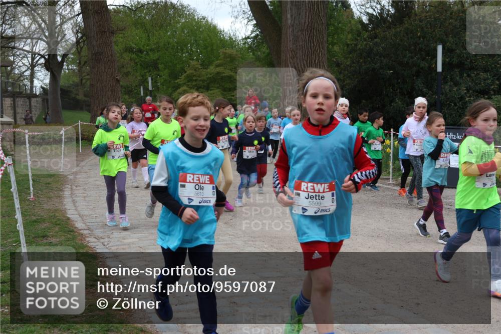 25.04.2026 - Das Zehntel Zöllner http://msf.ph/oto/9597087 25.04.2026 10:48:05 Laufen 5613, 5599 meine-sportfotos.de