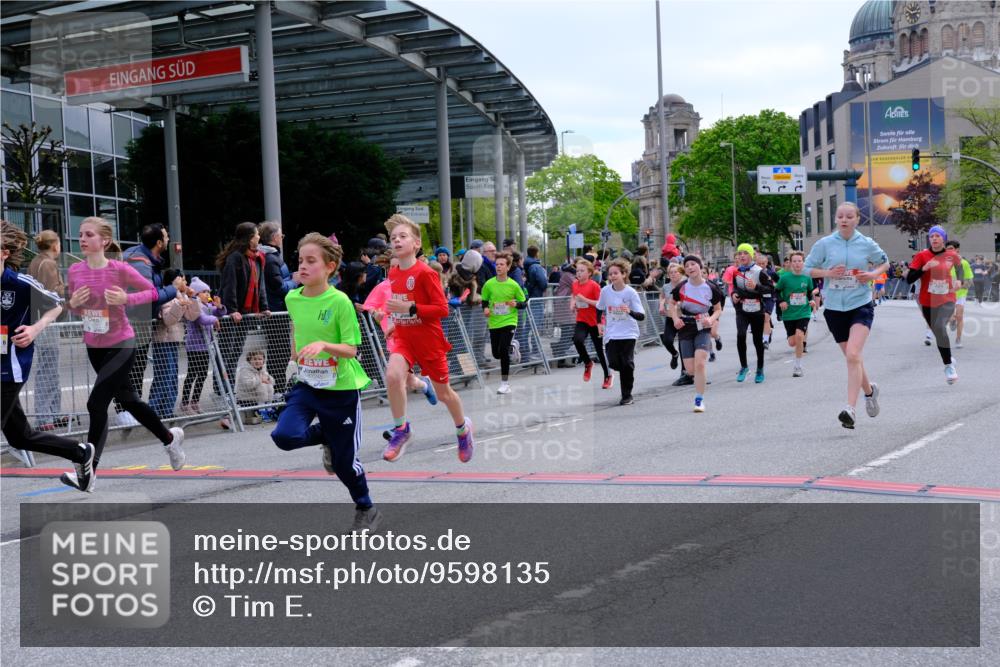 25.04.2026 - Das Zehntel Tim E. http://msf.ph/oto/9598135 25.04.2026 14:51:53 Ziel 15119, 15123, 15259, 15319, 15643, 15697, 15777, 15790, 15793, 15977, 16239, 16436, 16663, 16733, 16951, 17042, 17043, 17065, 17071, 17245, 17678, 17758, 17811, 17914, 17920, 18006, 18014, 18027, 18073, 18146, 18236 meine-sportfotos.de