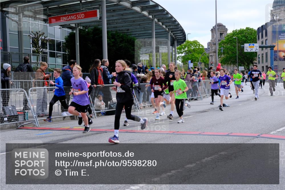 25.04.2026 - Das Zehntel Tim E. http://msf.ph/oto/9598280 25.04.2026 14:52:01 Ziel 15059, 15064, 15265, 15267, 15268, 15319, 15334, 15366, 15542, 15697, 15777, 15790, 15793, 15836, 15862, 16239, 16426, 16436, 16589, 16663, 16831, 16951, 17064, 17065, 17071, 17094, 17100, 17101, 17104, 17229, 17257, 17672, 17673, 17758, 17811, 17905, 18006, 18014, 18027, 18130, 18146, 18184, 18306 meine-sportfotos.de
