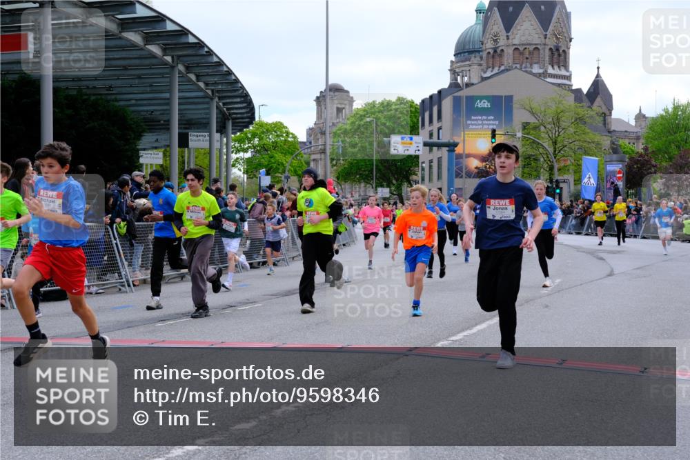 25.04.2026 - Das Zehntel Tim E. http://msf.ph/oto/9598346 25.04.2026 14:52:05 Ziel 15059, 15064, 15118, 15265, 15267, 15268, 15334, 15366, 15408, 15542, 15544, 15562, 15642, 15716, 15751, 15836, 15837, 15862, 16114, 16426, 16508, 16589, 16746, 16831, 16960, 17064, 17094, 17100, 17101, 17104, 17229, 17257, 17375, 17476, 17672, 17673, 17811, 17905, 18130, 18184, 18306 meine-sportfotos.de