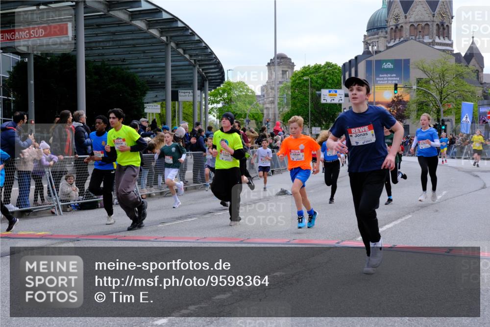 25.04.2026 - Das Zehntel Tim E. http://msf.ph/oto/9598364 25.04.2026 14:52:06 Ziel 15059, 15064, 15118, 15265, 15267, 15268, 15334, 15366, 15408, 15542, 15544, 15562, 15642, 15716, 15751, 15836, 15837, 15862, 16114, 16238, 16426, 16508, 16527, 16589, 16746, 16831, 16840, 16960, 17064, 17094, 17100, 17101, 17104, 17229, 17257, 17375, 17476, 17672, 17673, 17905, 18130, 18184, 18306 meine-sportfotos.de