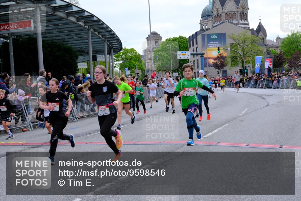 25.04.2026 - Das Zehntel Tim E. http://msf.ph/oto/9598546 25.04.2026 14:52:24 Ziel 15136, 15173, 15340, 15420, 15641, 15677, 15838, 15888, 15894, 16051, 16113, 16128, 16146, 16510, 16567, 16584, 16592, 16681, 16684, 16716, 16762, 16851, 16855, 16889, 16891, 16957, 17153, 17157, 17414, 17437, 17643, 17813, 17855, 17856, 17881, 17917, 18031, 18117, 18151, 18194, 18209, 18235 meine-sportfotos.de