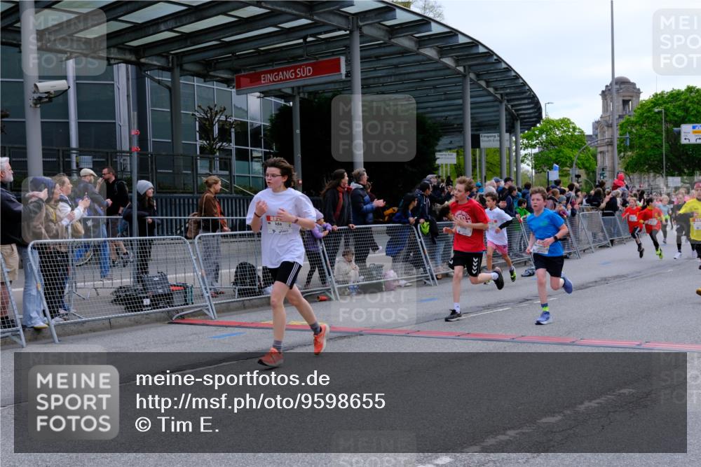 25.04.2026 - Das Zehntel Tim E. http://msf.ph/oto/9598655 25.04.2026 14:52:29 Ziel 15136, 15173, 15340, 15420, 15677, 15832, 15894, 16051, 16075, 16113, 16128, 16146, 16510, 16529, 16553, 16556, 16567, 16584, 16592, 16681, 16684, 16687, 16701, 16716, 16851, 16855, 16957, 16990, 17157, 17414, 17500, 17643, 17707, 17754, 17813, 17881, 17927, 17997, 18031, 18117, 18151, 18209, 18235, 18297, 18351 meine-sportfotos.de
