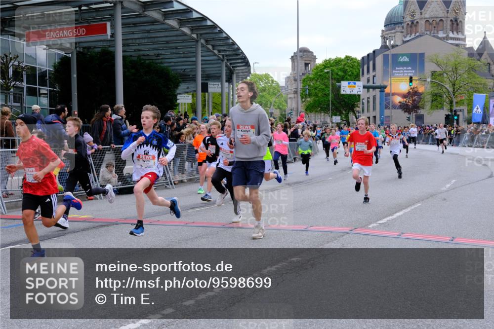 25.04.2026 - Das Zehntel Tim E. http://msf.ph/oto/9598699 25.04.2026 14:52:31 Ziel 15136, 15173, 15340, 15420, 15832, 15894, 16075, 16113, 16179, 16529, 16553, 16556, 16592, 16681, 16684, 16687, 16701, 16716, 16855, 16957, 16984, 16990, 17157, 17313, 17500, 17643, 17707, 17754, 17927, 17997, 18051, 18117, 18209, 18235, 18297, 18351 meine-sportfotos.de