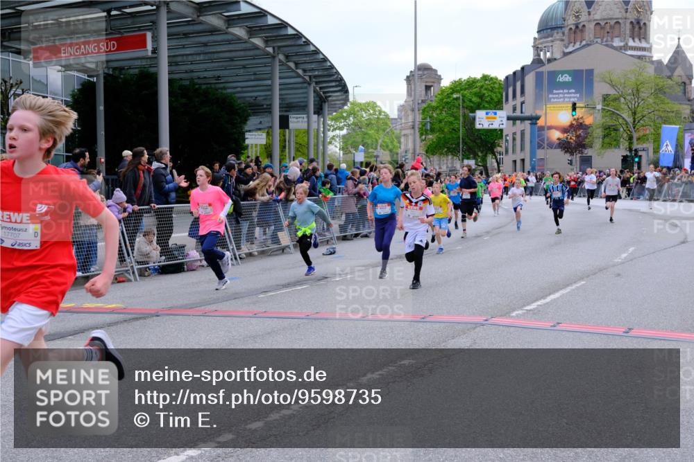 25.04.2026 - Das Zehntel Tim E. http://msf.ph/oto/9598735 25.04.2026 14:52:33 Ziel 15136, 15173, 15340, 15439, 15442, 15832, 16075, 16179, 16529, 16553, 16556, 16592, 16667, 16682, 16684, 16687, 16701, 16716, 16734, 16815, 16855, 16957, 16973, 16984, 16990, 17313, 17464, 17500, 17707, 17754, 17801, 17810, 17927, 17997, 18051, 18297, 18351 meine-sportfotos.de