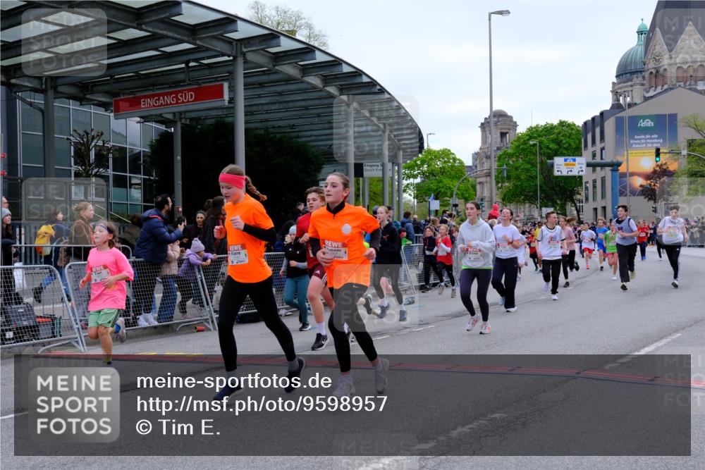 25.04.2026 - Das Zehntel Tim E. http://msf.ph/oto/9598957 25.04.2026 14:52:48 Ziel 15009, 15089, 15233, 15249, 15332, 15622, 15835, 15846, 15849, 15854, 15868, 15945, 16087, 16161, 16417, 16505, 16507, 16638, 16655, 16791, 16793, 16796, 16799, 16858, 16890, 16901, 16915, 16923, 16985, 17008, 17270, 17273, 17362, 17730, 17799, 17812, 17860, 17888, 18016, 18022, 18023, 18026, 18029, 18221, 18276 meine-sportfotos.de