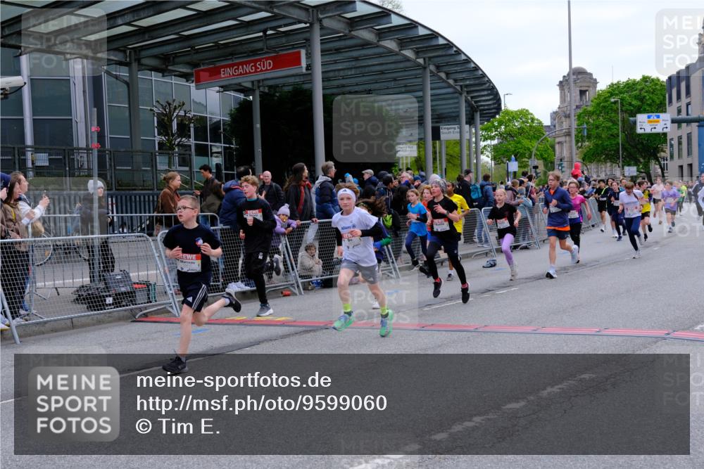 25.04.2026 - Das Zehntel Tim E. http://msf.ph/oto/9599060 25.04.2026 14:52:56 Ziel 15037, 15065, 15089, 15318, 15332, 15463, 15470, 15496, 15499, 15533, 15598, 15610, 15812, 15835, 15843, 15846, 15945, 15972, 16042, 16087, 16294, 16320, 16655, 16791, 16793, 16796, 16799, 16834, 16858, 16901, 16915, 16919, 16923, 17008, 17016, 17172, 17426, 17449, 17568, 17730, 17799, 18016, 18029, 18052, 18221 meine-sportfotos.de