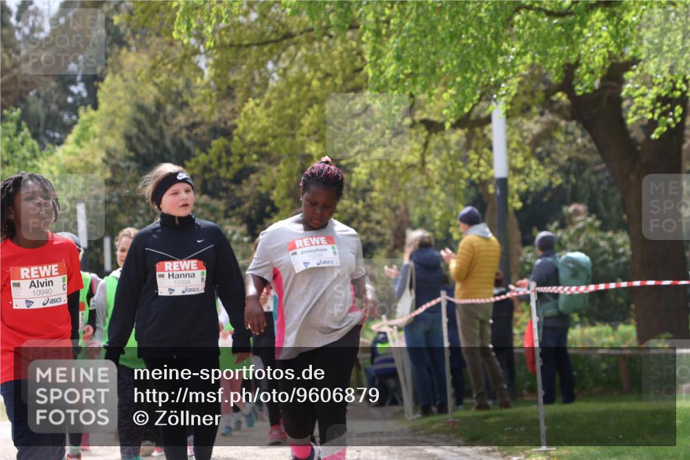25.04.2026 - Das Zehntel Zöllner http://msf.ph/oto/9606879 25.04.2026 11:49:48 Laufen 10940, 10304, 10299 meine-sportfotos.de