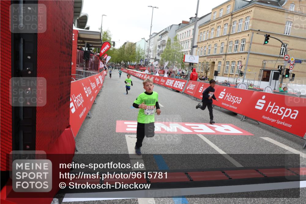 25.04.2026 - Das Zehntel Strokosch-Dieckow http://msf.ph/oto/9615781 25.04.2026 10:57:00 Ziel 5080, 5156, 5161, 5480, 5495, 5711, 6164, 6189, 6475, 6705, 6735, 6761, 6842, 7053, 7074, 7203, 7226, 7363, 7389, 7508, 7821, 7842, 7878, 8012 meine-sportfotos.de