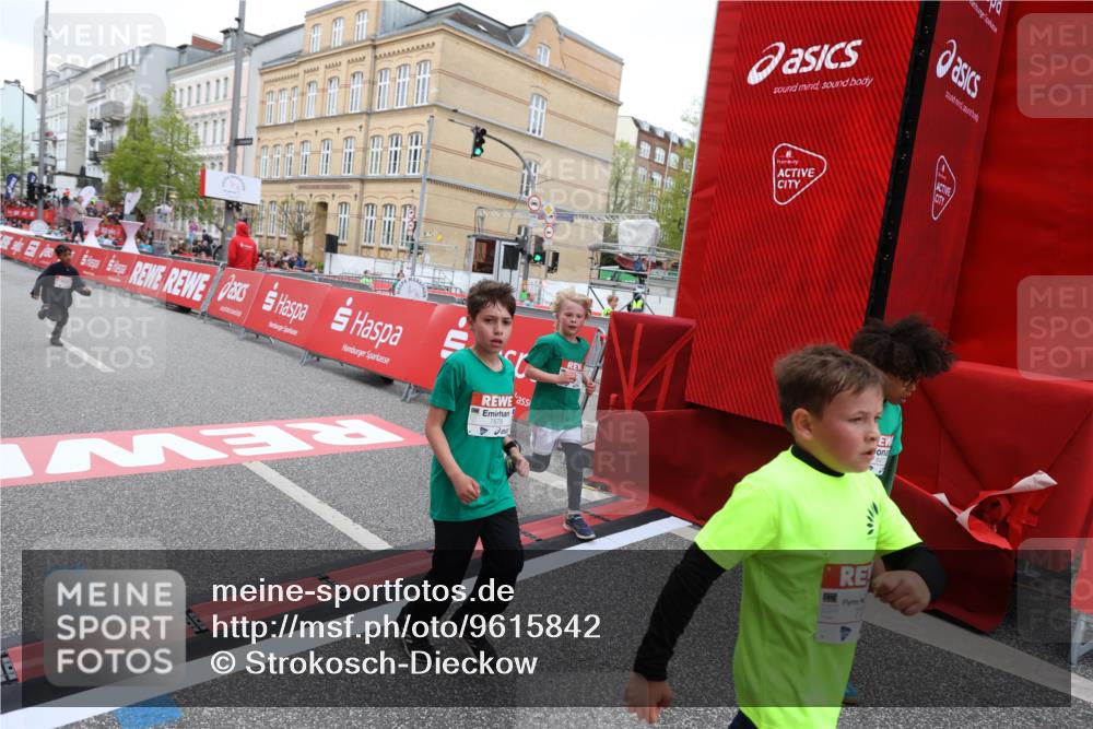25.04.2026 - Das Zehntel Strokosch-Dieckow http://msf.ph/oto/9615842 25.04.2026 10:56:59 Ziel 5080, 5156, 5161, 5495, 5711, 6164, 6189, 6475, 6705, 6735, 6761, 6842, 6918, 7053, 7074, 7203, 7226, 7363, 7389, 7821, 7842, 7878, 8012 meine-sportfotos.de
