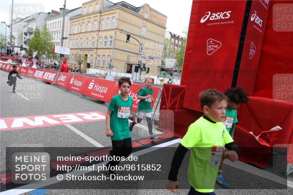25.04.2026 - Das Zehntel Strokosch-Dieckow http://msf.ph/oto/9615852 25.04.2026 10:56:59 Ziel 5080, 5156, 5161, 5495, 5711, 6164, 6189, 6475, 6705, 6735, 6761, 6842, 6918, 7053, 7074, 7203, 7226, 7363, 7389, 7821, 7842, 7878, 8012 meine-sportfotos.de