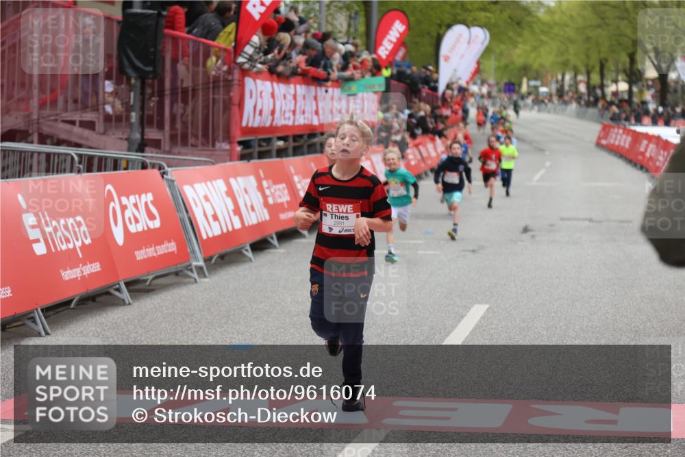25.04.2026 - Das Zehntel Strokosch-Dieckow http://msf.ph/oto/9616074 25.04.2026 08:48:08 Ziel 2958, 2981 meine-sportfotos.de