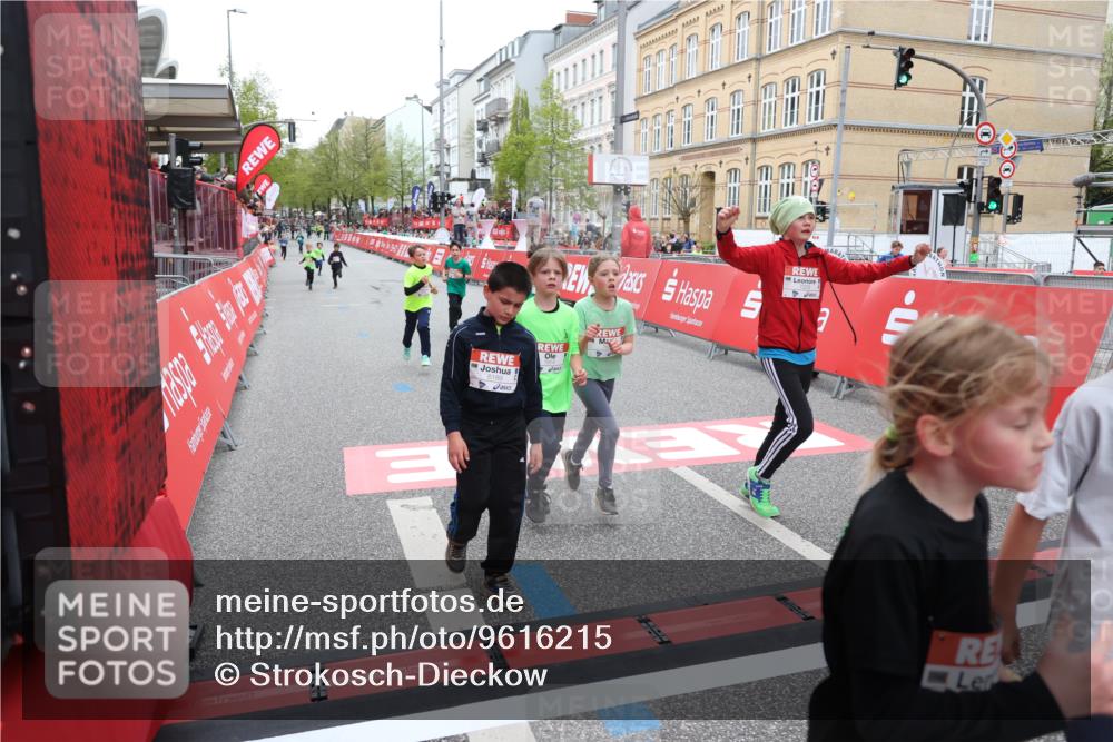 25.04.2026 - Das Zehntel Strokosch-Dieckow http://msf.ph/oto/9616215 25.04.2026 10:56:56 Ziel 5080, 5156, 5270, 5319, 5495, 5692, 5711, 6164, 6189, 6475, 6705, 6842, 6875, 6918, 6939, 6946, 7074, 7203, 7226, 7250, 7310, 7317, 7389, 7638, 7821, 7878 meine-sportfotos.de